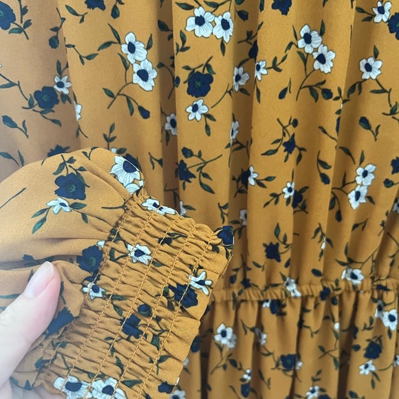 Long sleeve Flower print dress - Picture 2 of 4